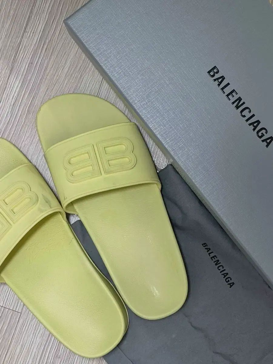 バレンシアガ スリッパ|サンダル