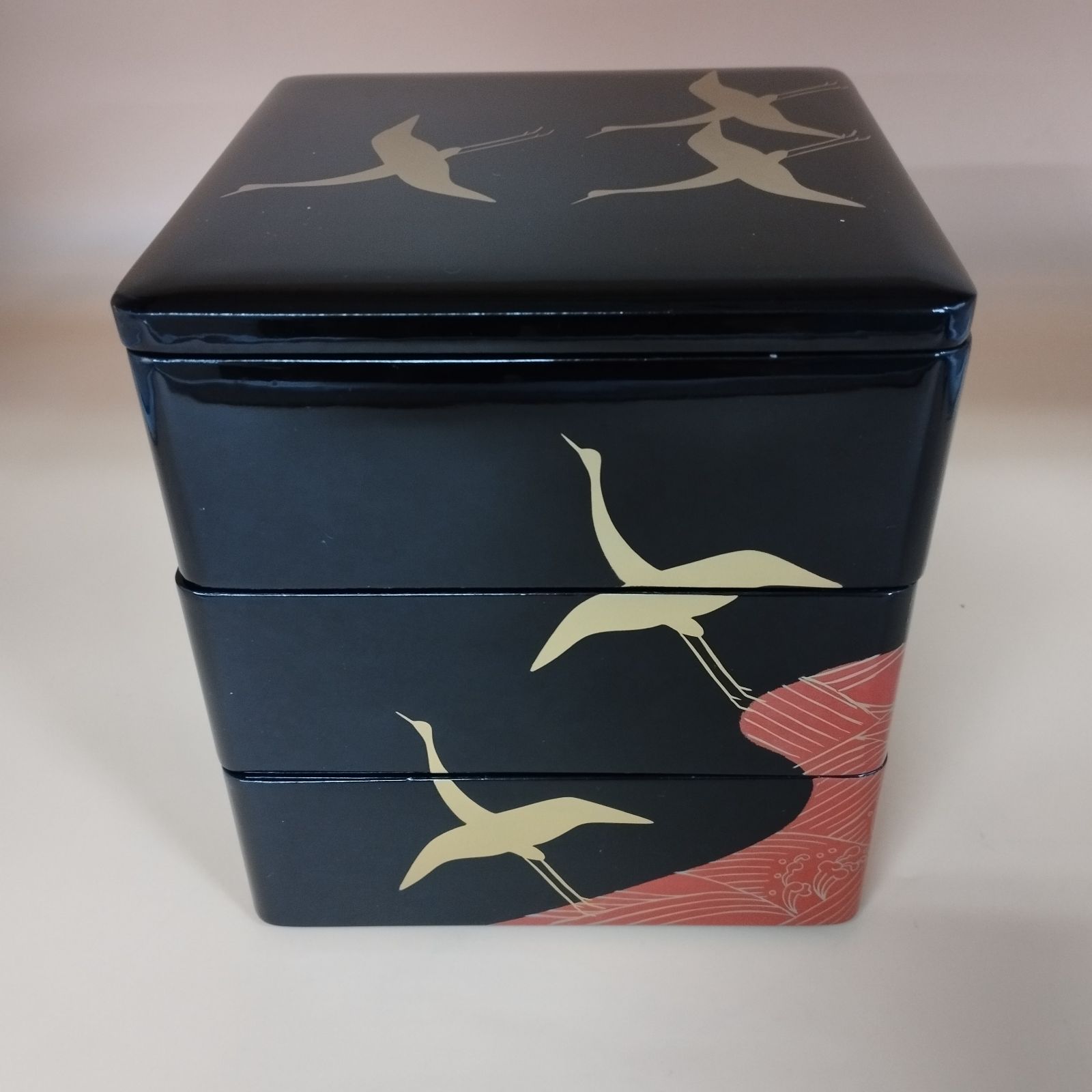 未使用 茶道具 木製 黒塗 金彩松鶴蒔絵 三段重箱 内朱 共箱 D10386】(美品) 木製黒塗 金彩鶴蒔絵 三段重箱 （保管箱なし） - メルカリ