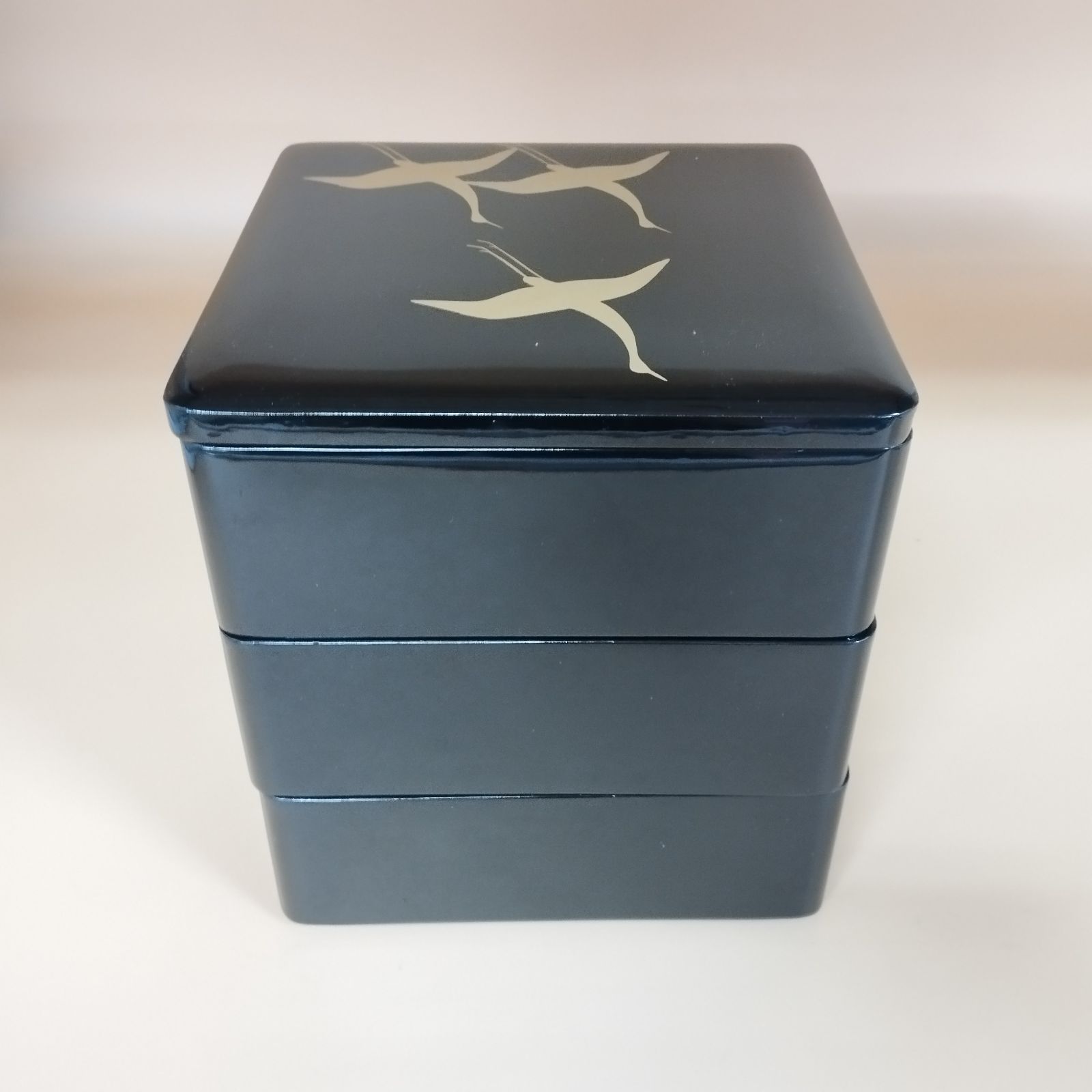 D10386】(美品) 木製黒塗 金彩鶴蒔絵 三段重箱 （保管箱なし） - メルカリ