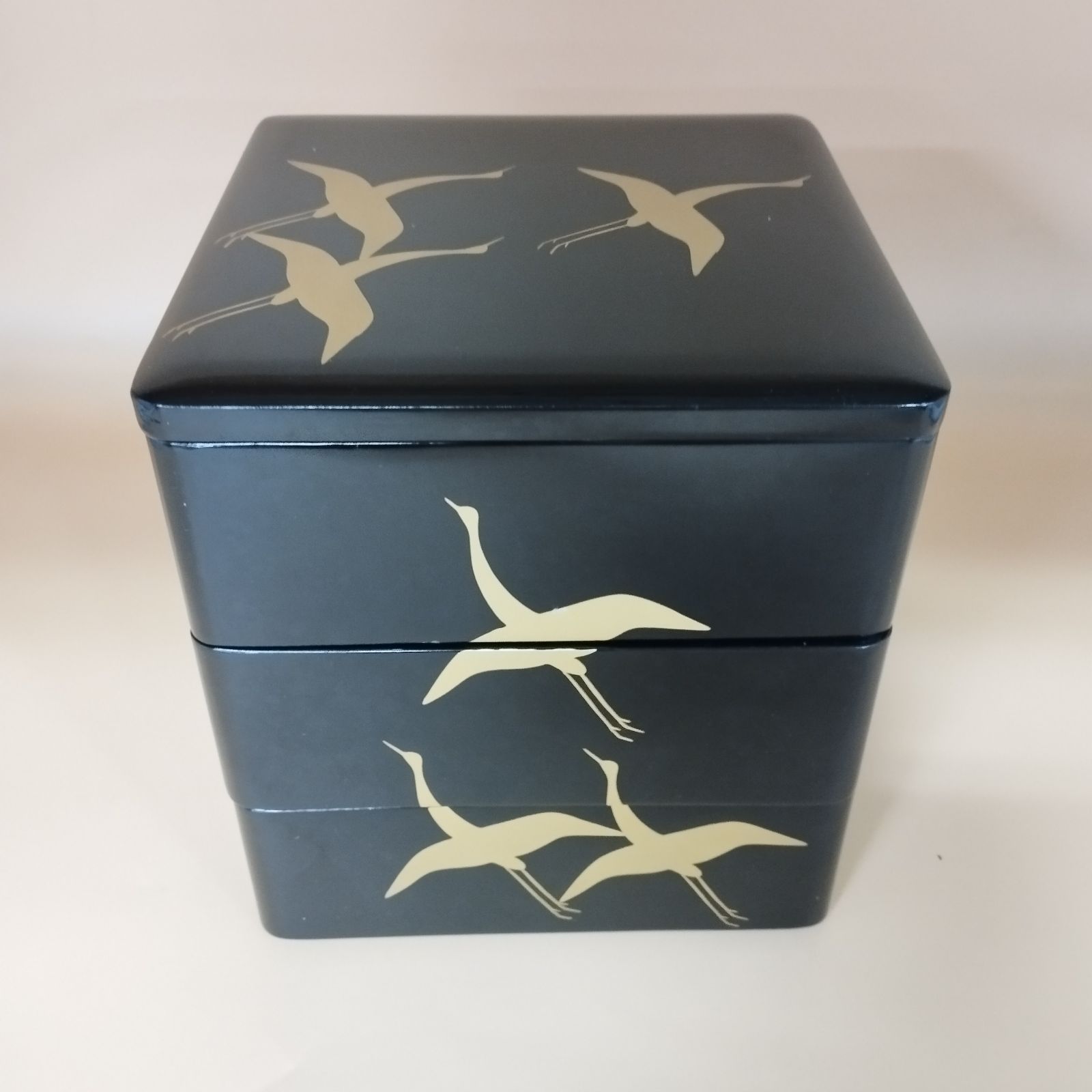 D10386】(美品) 木製黒塗 金彩鶴蒔絵 三段重箱 （保管箱なし） - メルカリ