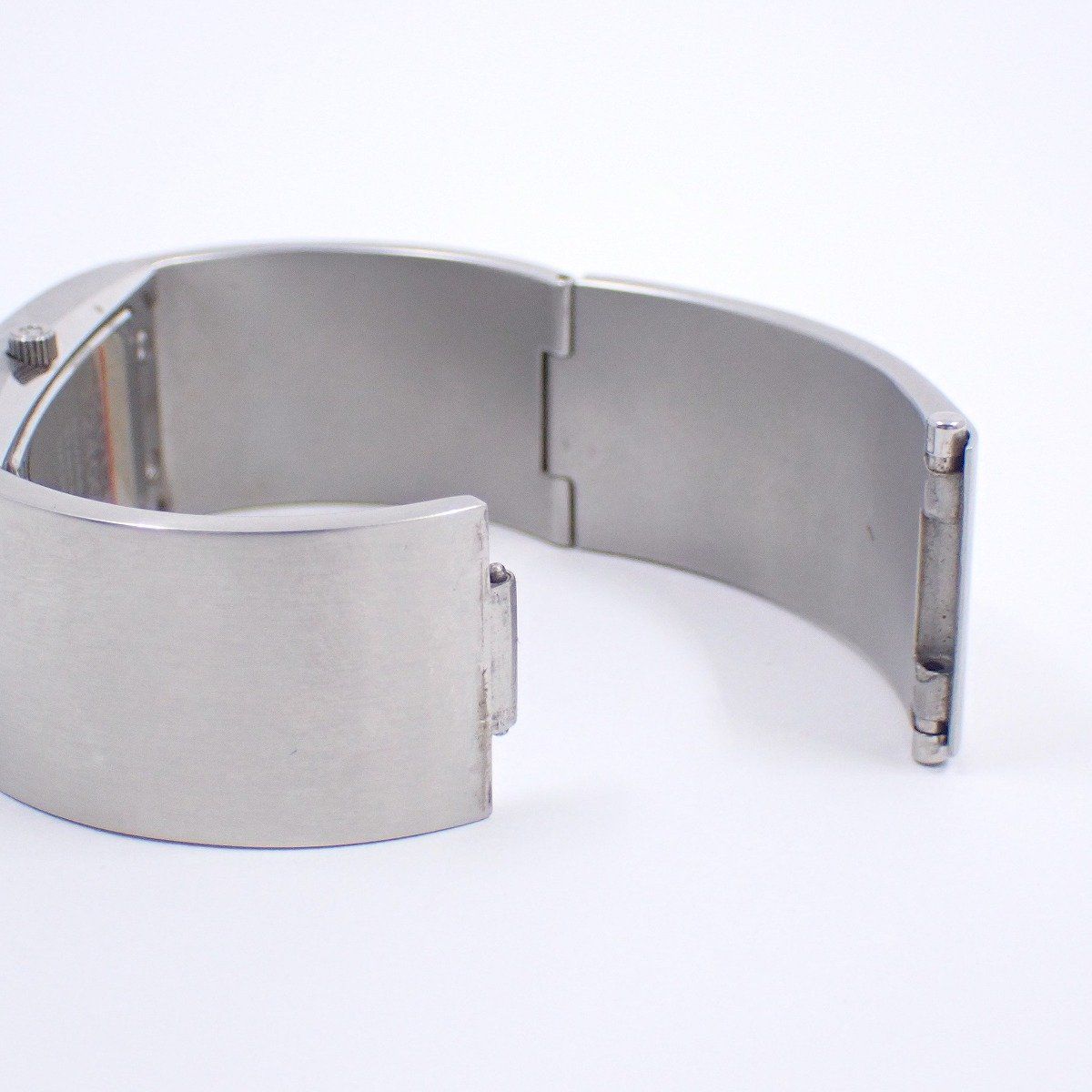  グッチ 2400 L バングルウォッチ クォーツ レディース 腕時計 シルバー文字盤 SSベルト Sサイズ 腕時計(クォーツ) 腕時計(アナログ)