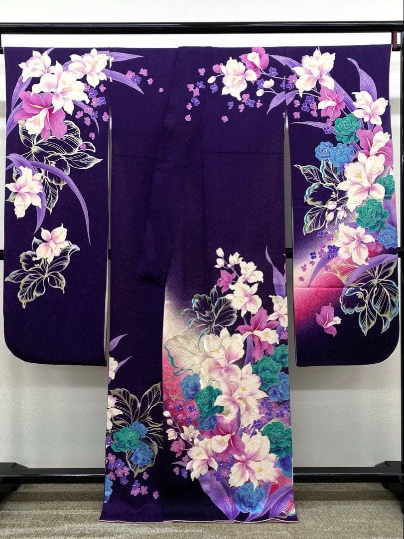 振袖 ラメ刺繍 金彩 銀彩 百合 身丈162cm 撥水加工済 MO3267 - メルカリ