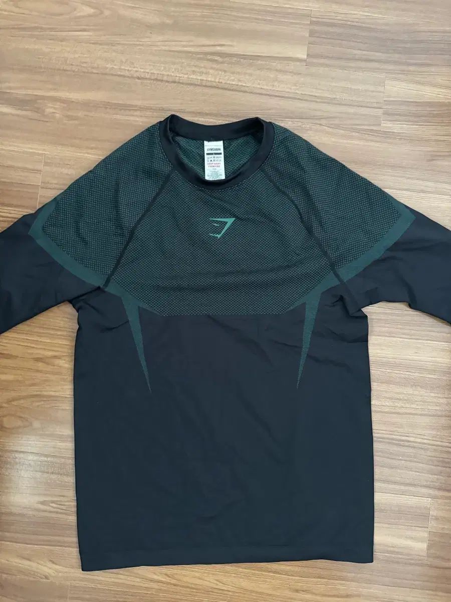 ジムシャーク オニキスv5 ロングスリーブ - メルカリ