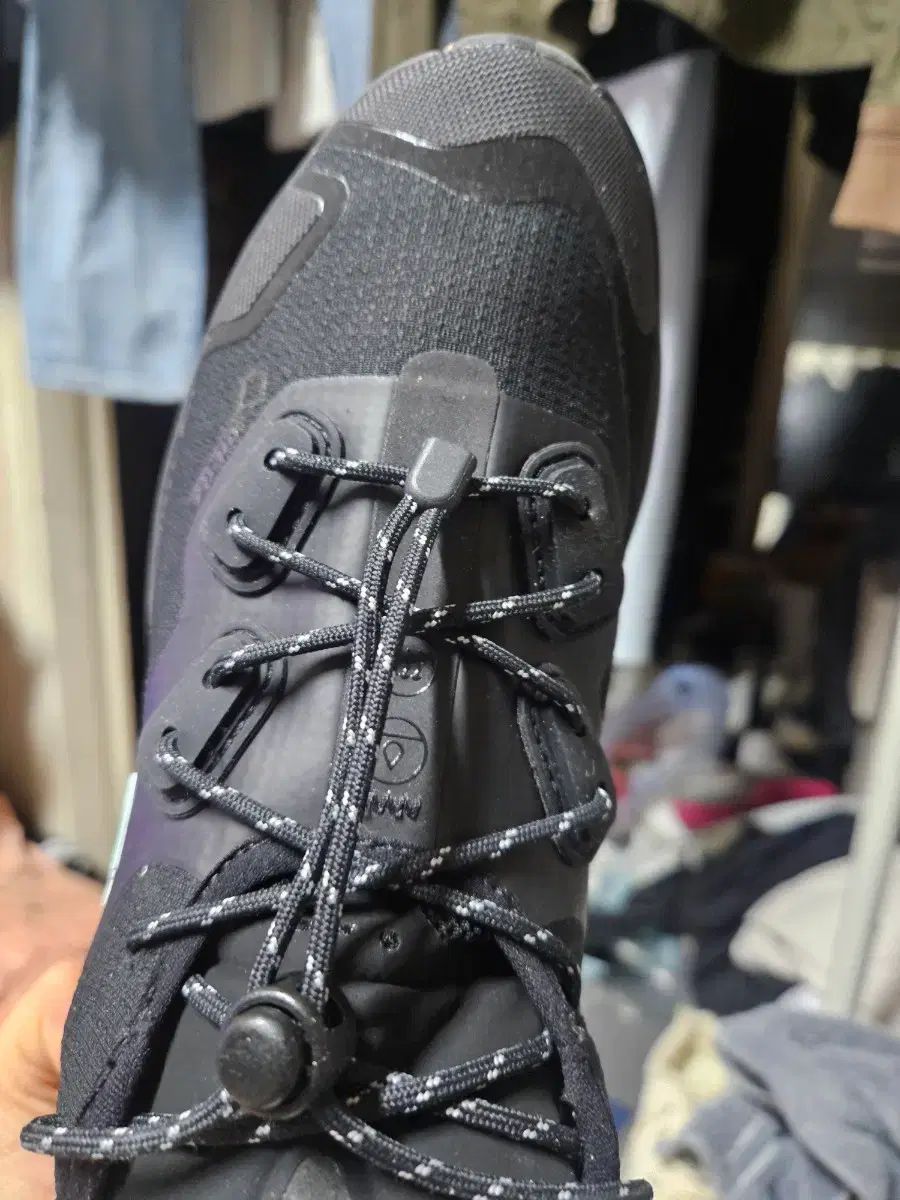 ラコステ GORE-TEX ブラック スニーカー