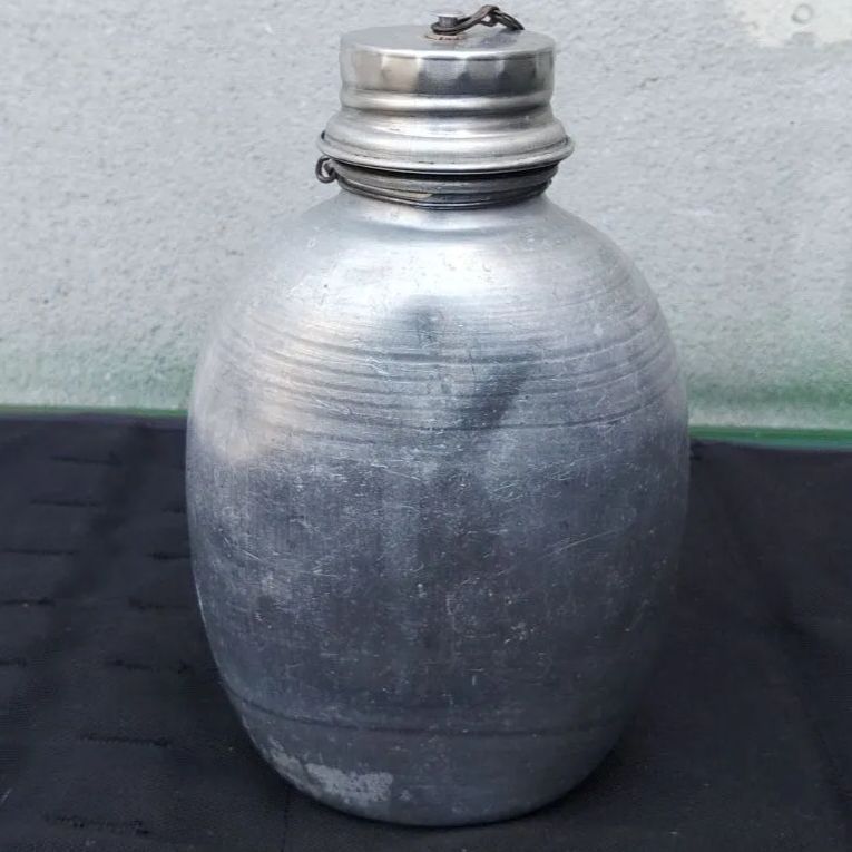 イギリス軍実物】1944年型 初期型 アルミ キャンティーン - メルカリ