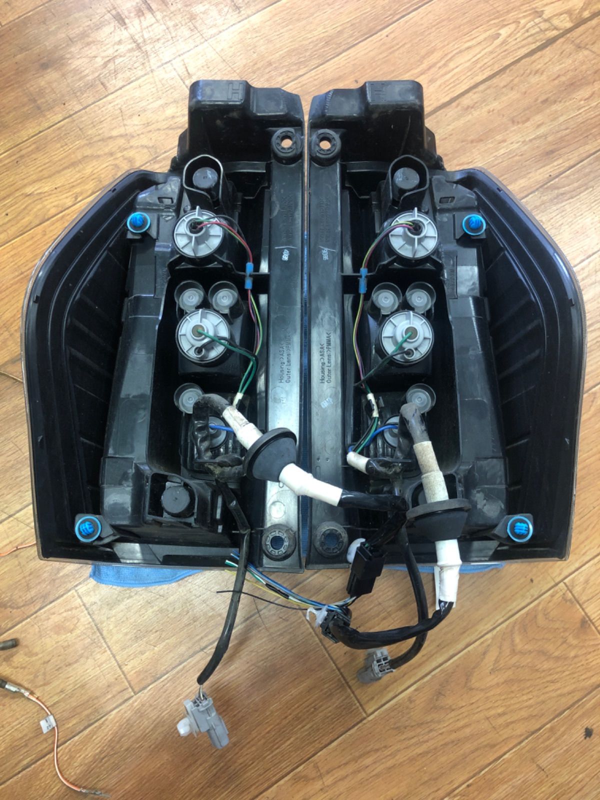 ダイハツ タントカスタム後期 LA600S 純正テールライト 左右 スバル 