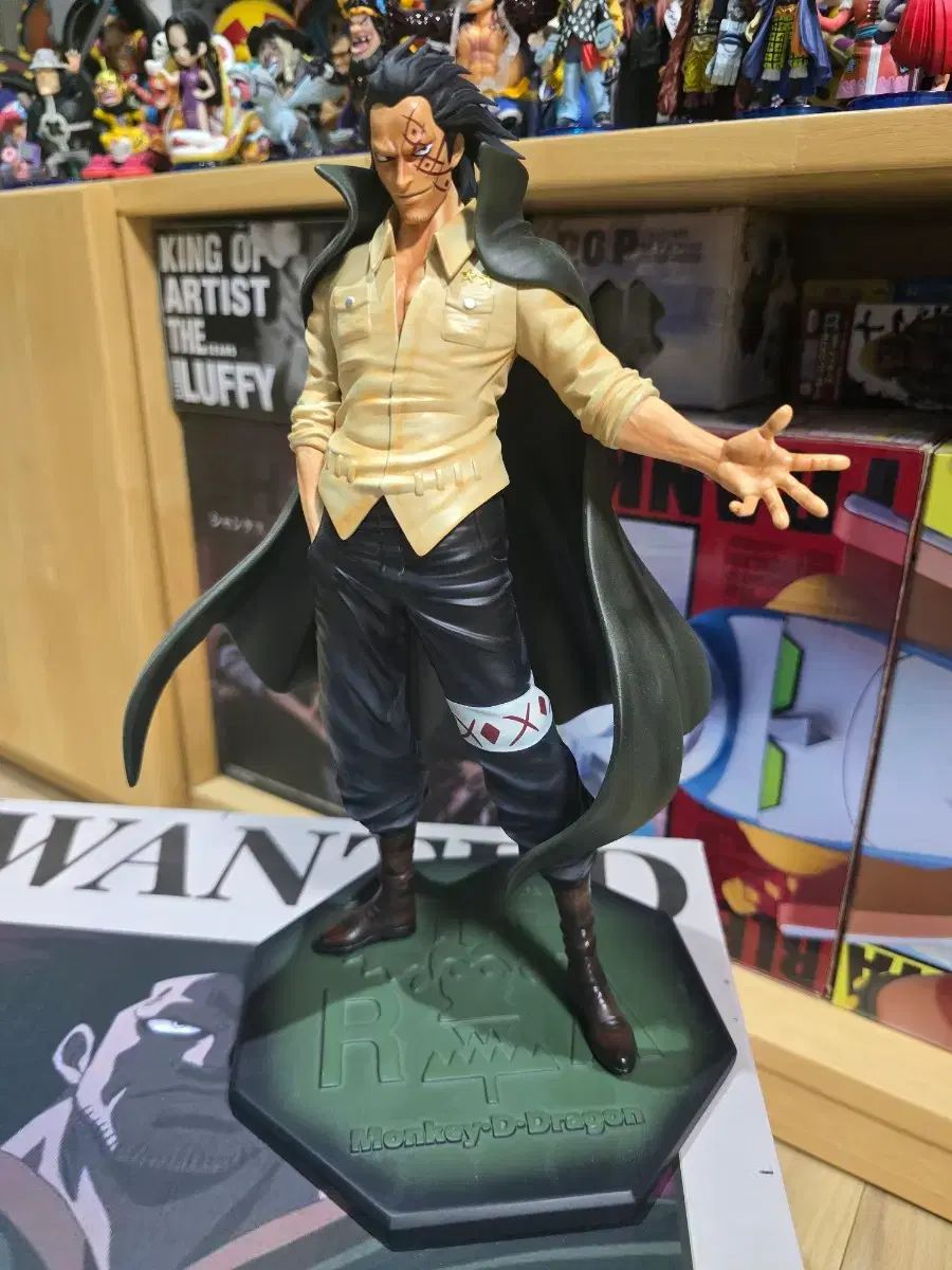 ONE PIECE モンキー D ドラゴン フィギュア レジン