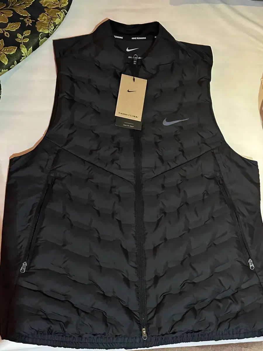 ナイキ サーマフィット ADV レペル ダウン ランニング ベスト ブラック M