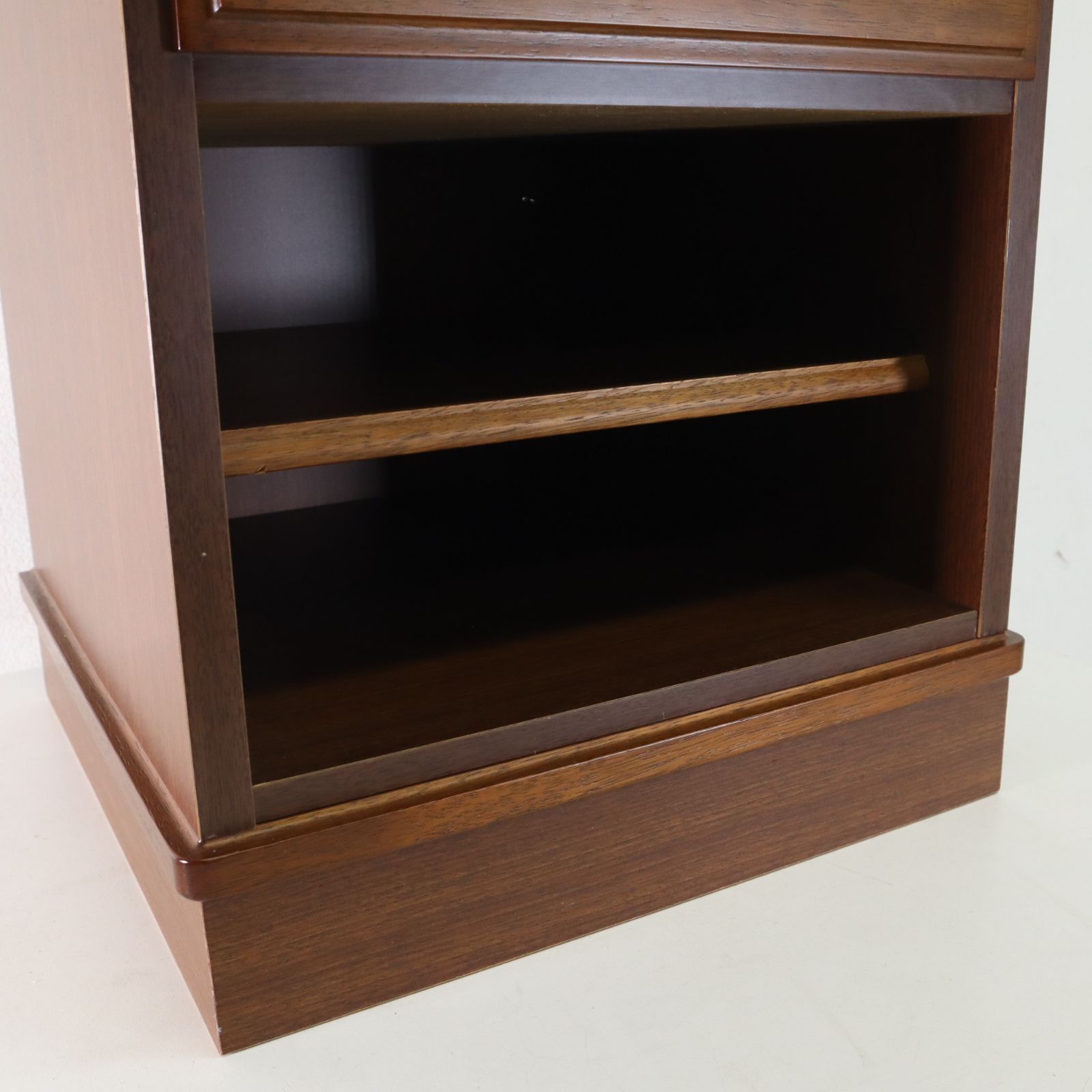 maruni マルニ 地中海 ナイトテーブル サイドテーブル 家具コンセント付 maruni マルニ 地中海 ナイトテーブル サイドテーブル 家具コンセント付