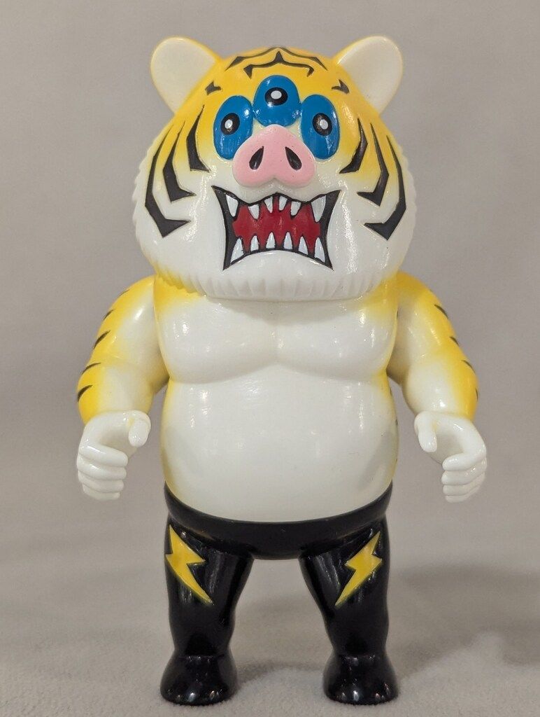 K ART JUNKIE ブタイガー 白成型|黒ズボン|黄|目青|TTF 2018 TTF