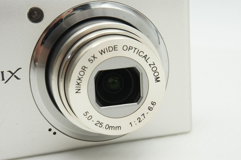 コンパクトデジタルカメラ