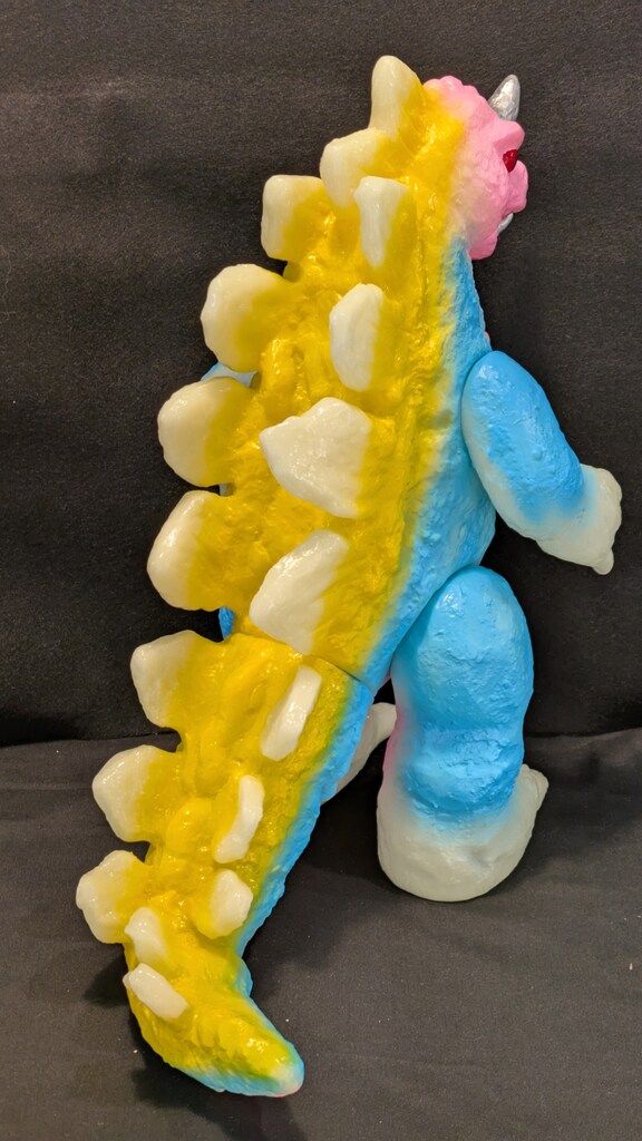 マルサン マルモン キングゴドラス450 蓄光成型/ピンク/水色/黄 - メルカリ