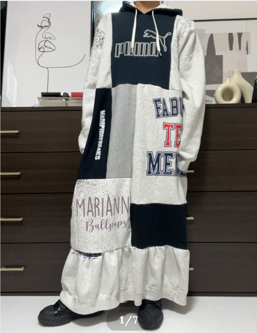 リメイク古着 ロングワンピース 裏起毛 フリル 黒 白 プーマ ロゴ フード パーカーワンピース