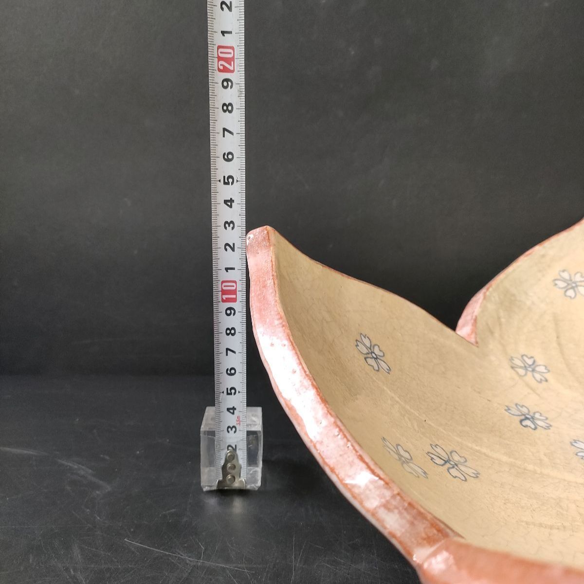  F 7 02 醍醐窯 島荷平 作 楽楓桜散らし三足大皿 約W 46 cm 懐石料理 懐石道具 京焼 清水焼 赤楽 大皿 飾皿 皿 食器