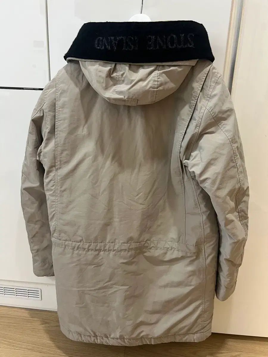 マウンテンダウンジャケット