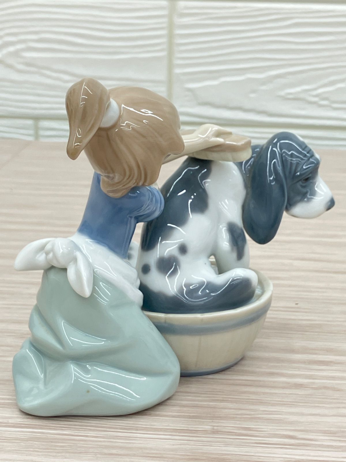LLADRO リヤドロ 5455 きれいにしましょうね 仔犬 犬 女の子 - メルカリ