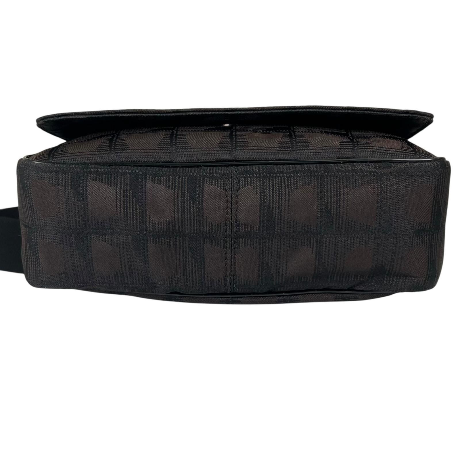 美品 CHANEL シャネル ニュートラベルライン 9番台 ショルダーバッグ