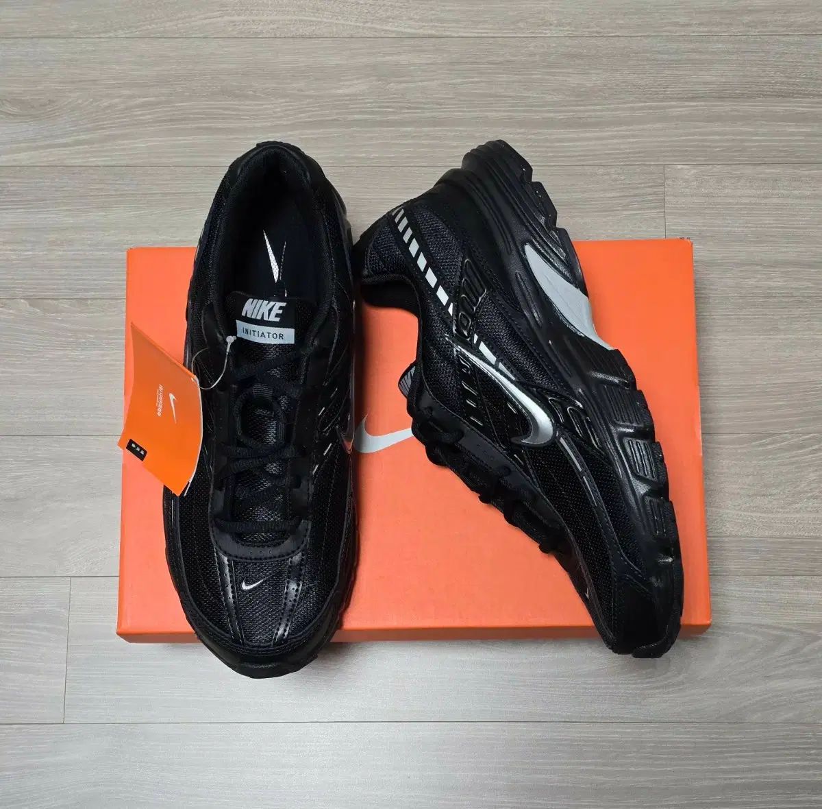ナイキ イニシエーター オールブラック 275