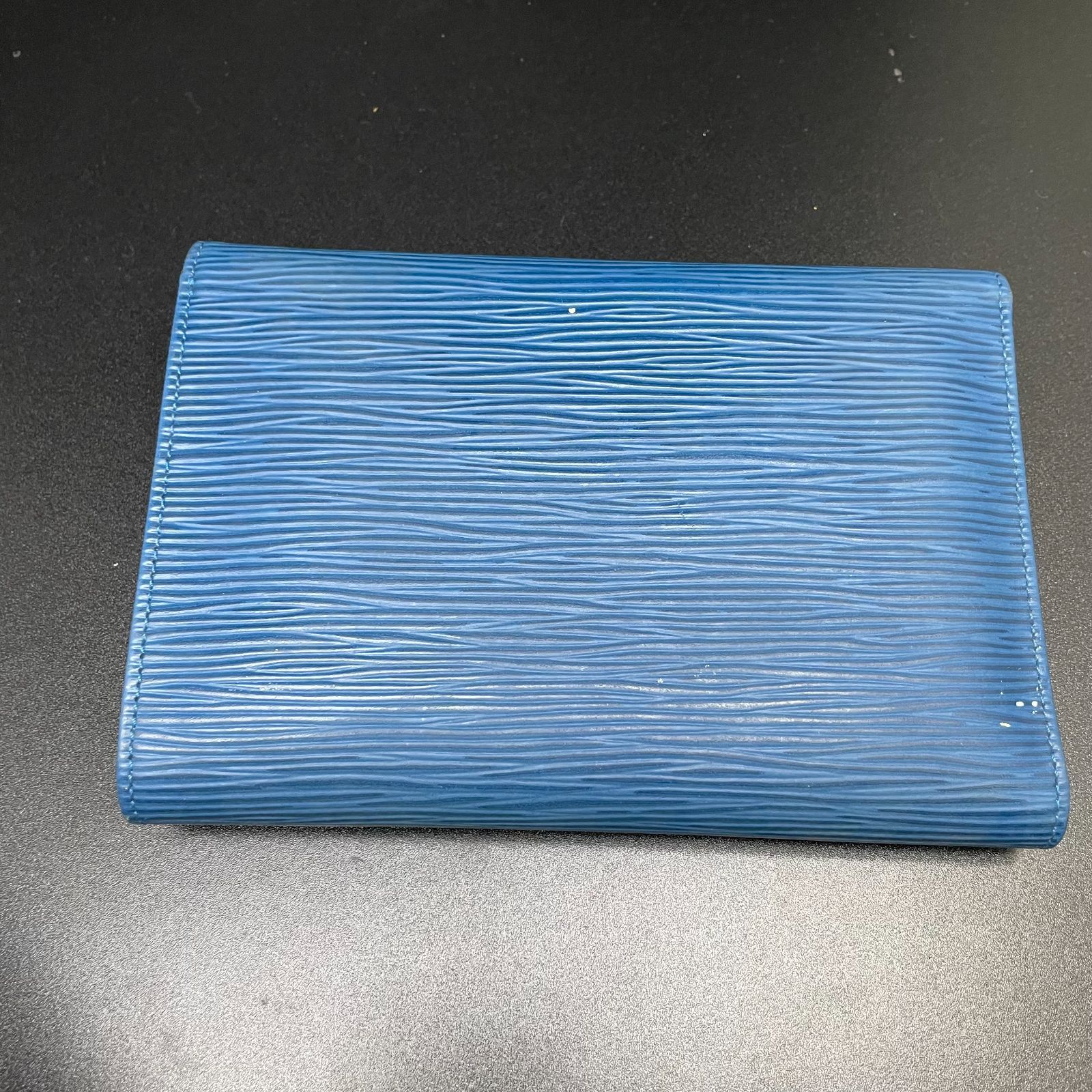 ルイヴィトン エピ シエテュイ パピエ 青