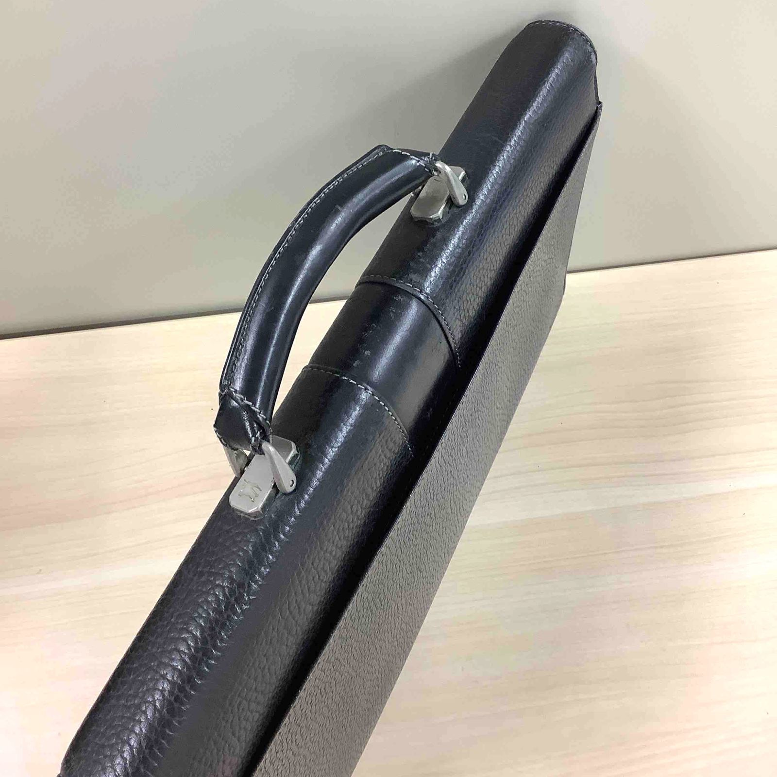 【未使用品】バーバリー　裏地にノバチェックがちらり　レザー　ケース BURBERRYS バーバリー 裏地ノバチェック ブリーフケース - メルカリ