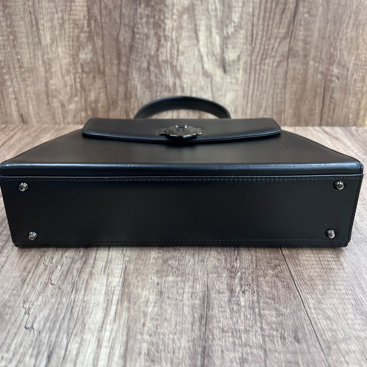 ◇未使用 保管品◇GIVENCHY ジバンシィ◇カーフ レザー 本革◇がま口 