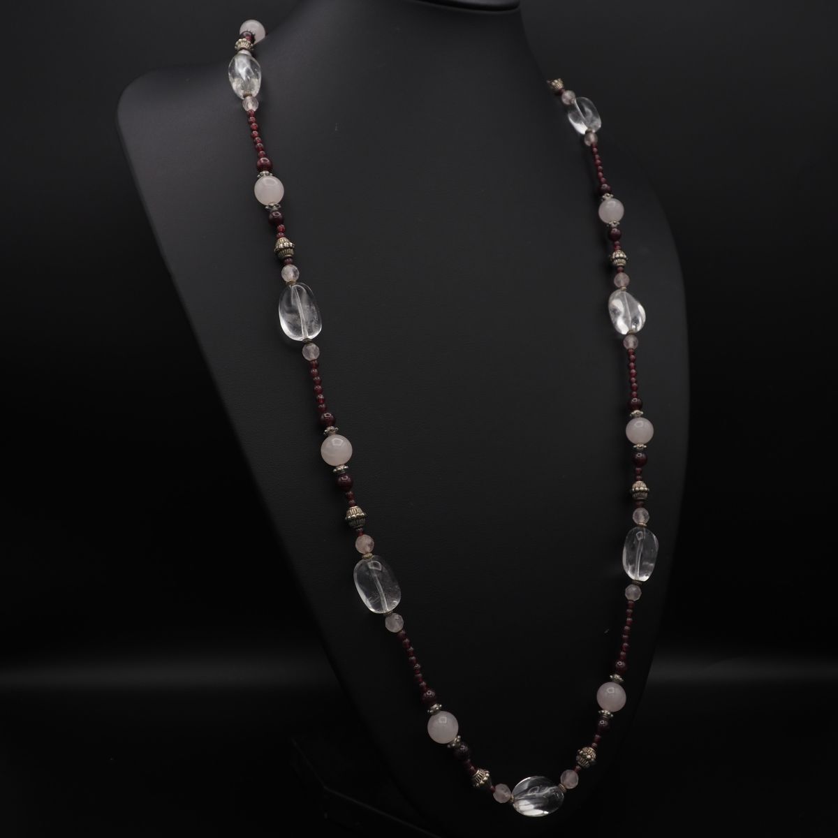 ☆スターローズクォーツ　ロードライトガーネット　クリスタルなどマクラメネックレス ☆スターローズクォーツ ロードライトガーネット クリスタルなど