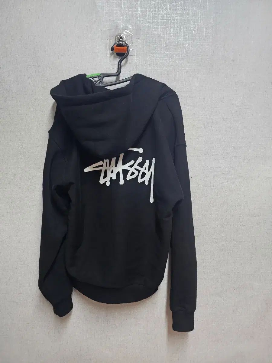STUSSY 黒色 WHO ジップアップ L