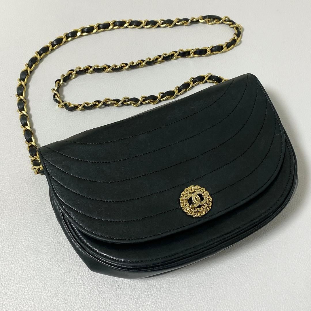 CHANEL / ハーフムーン チェーンショルダーバッグ ラムスキン ココ