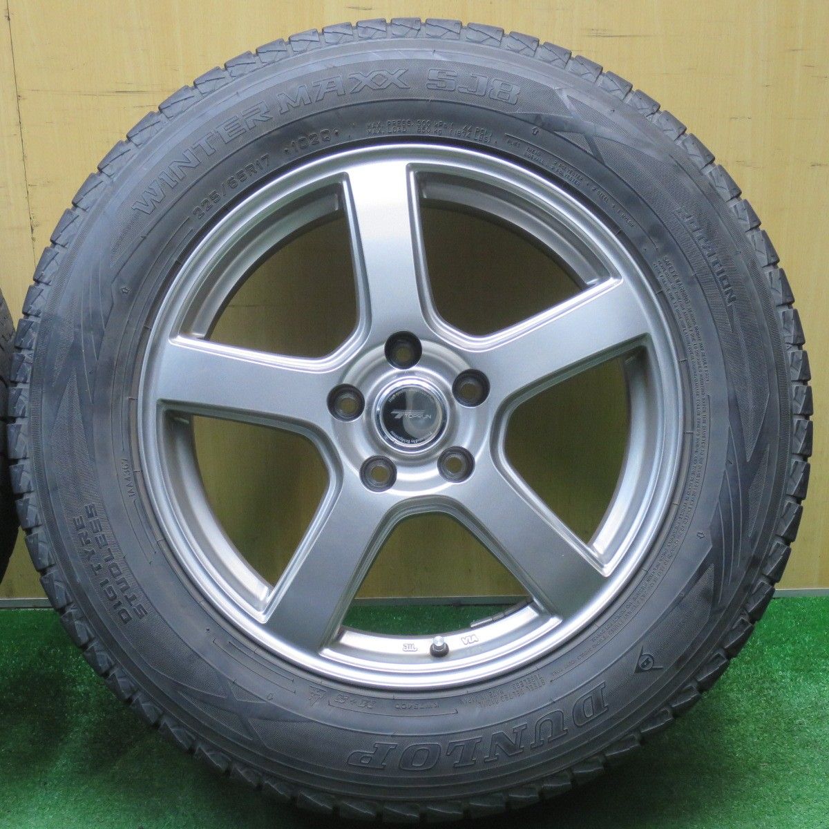 バリ溝！9.5分☆スタッドレス 225/65R17 ダンロップ ウインター