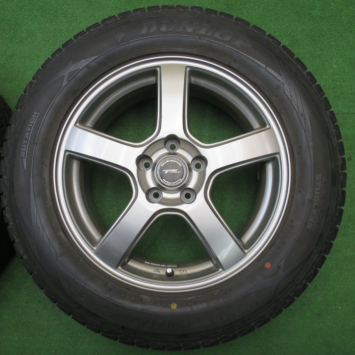 美品‼️バリ溝‼️スタッドレスホイールセット　225/65R17 ダンロップSJ8 バリ溝】ダンロップ ウィンターマックス SJ8 225/65R17 4本 レクサス