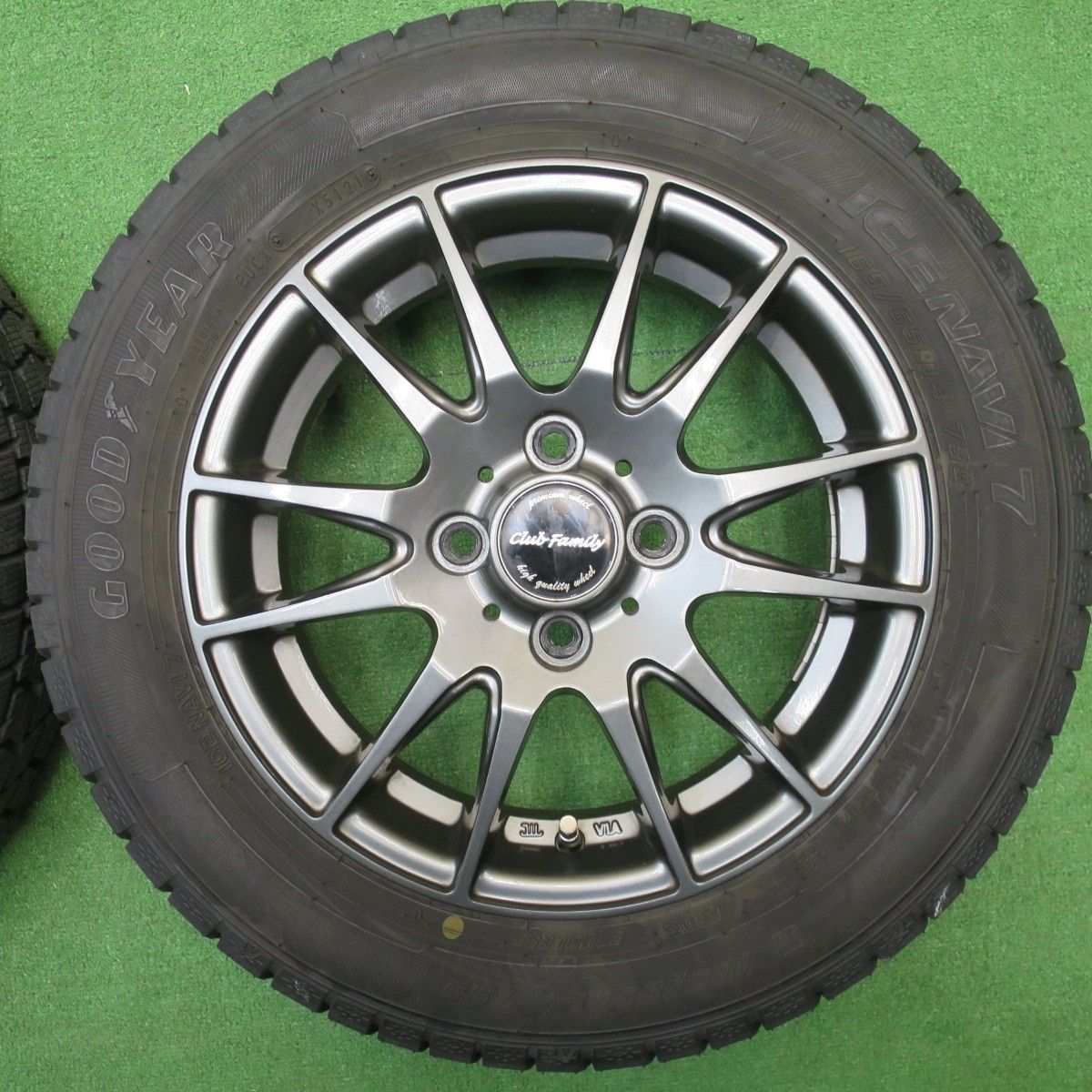 バリ溝！キレイ！9.5分☆スタッドレス 165/65R14 グッドイヤー アイス