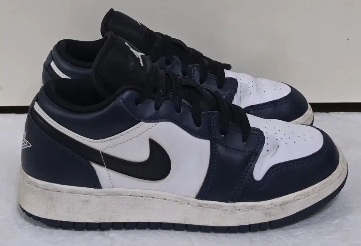 NIKE エアジョーダン1