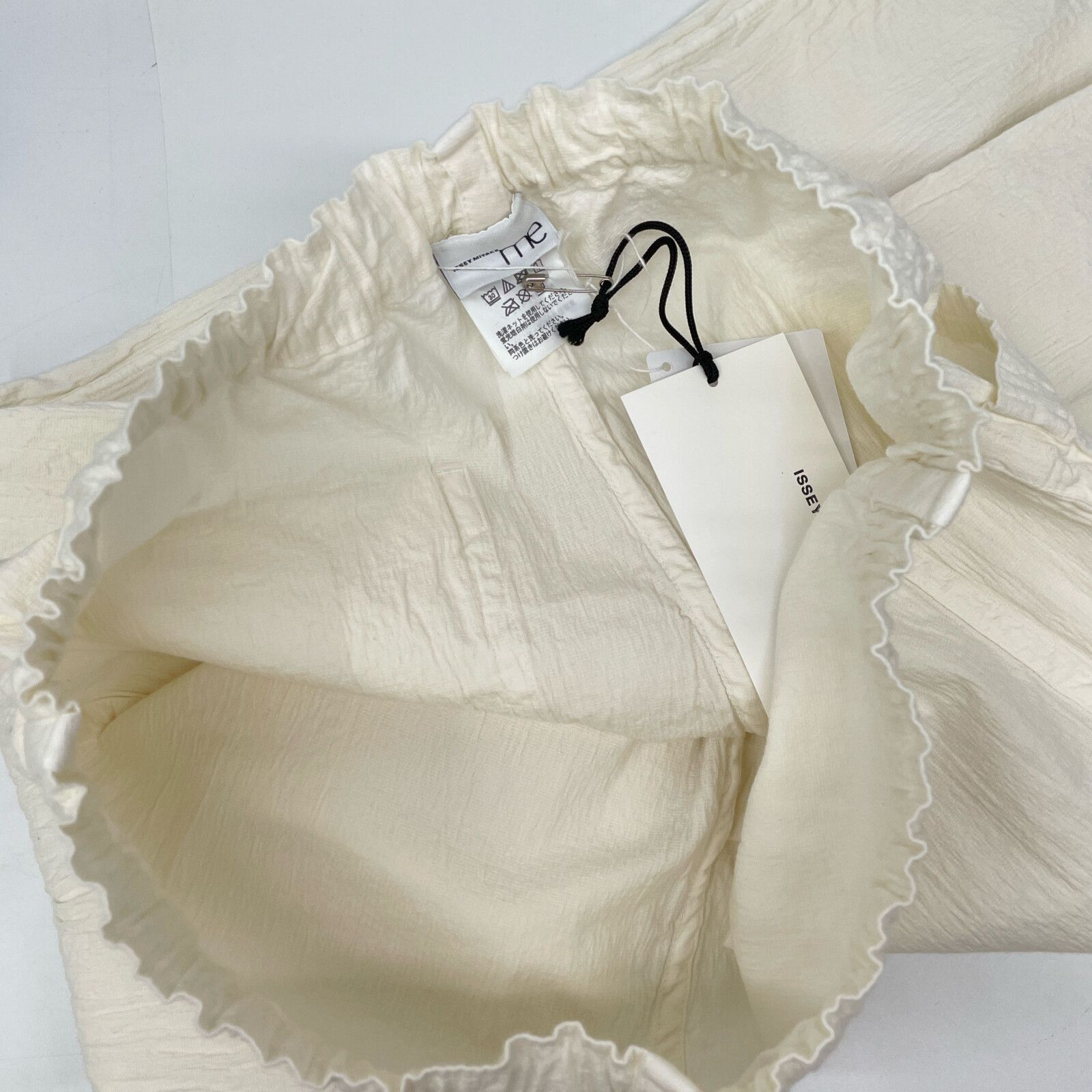  me ミー|イッセイミヤケ MI 34-FF 412-02 ﾎﾜｲﾄ ｺｯﾄﾝ ﾜｯｼｬｰ加工ﾊﾟﾝﾂ 表記なし その他 パンツ