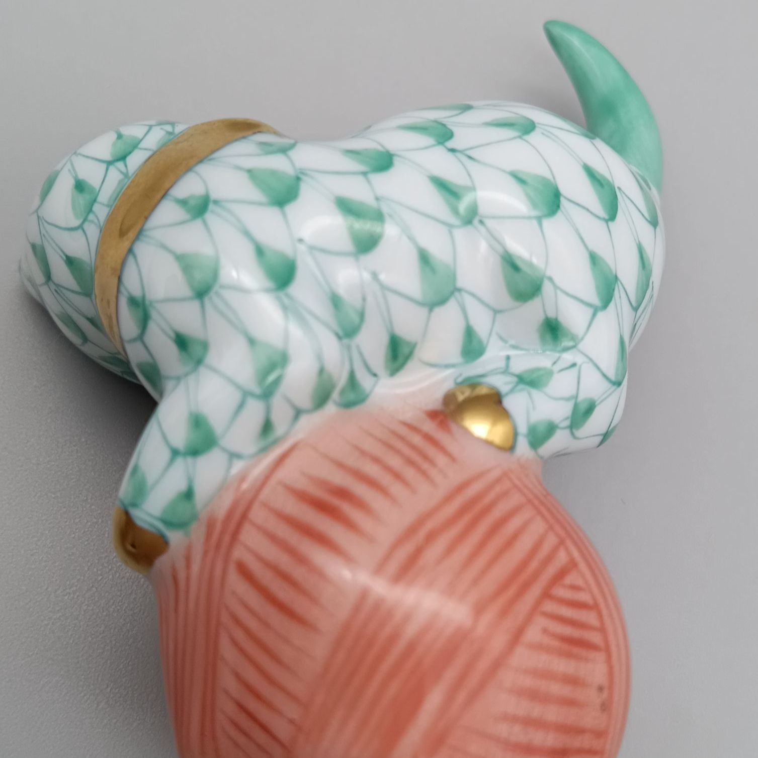 ヘレンド HEREND フィギュリン ネコ グリーン 毛糸玉 5221 VHV