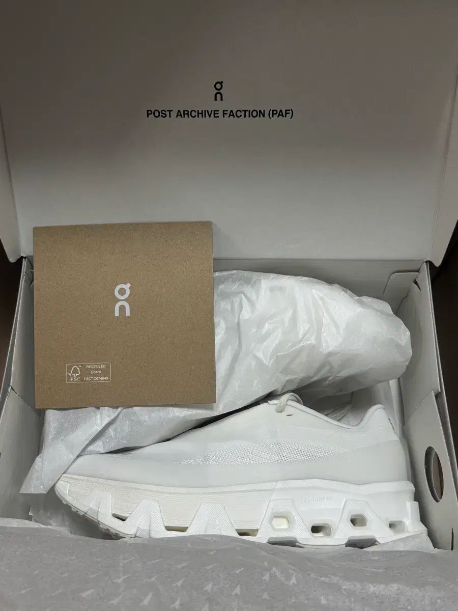 オンランニング パフ クラウド MONSTER ハイパー 280 サイズ