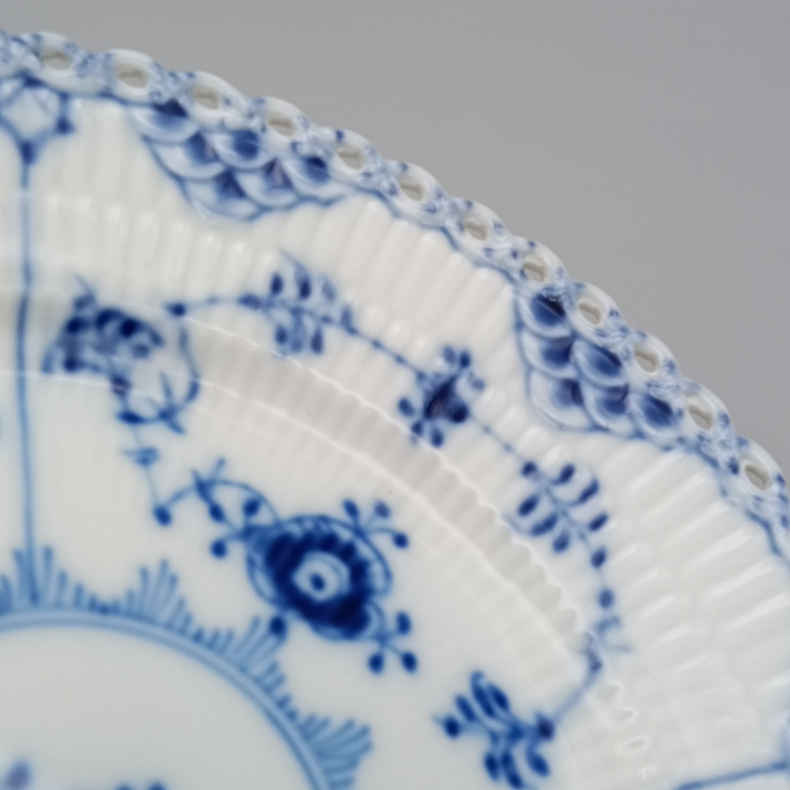 美品✨ロイヤルコペンハーゲン ブルーフルテッド フルレース 中皿 プレート透かし ロイヤルコペンハーゲン ブルーフルーテッド フルレース 中皿 プレート