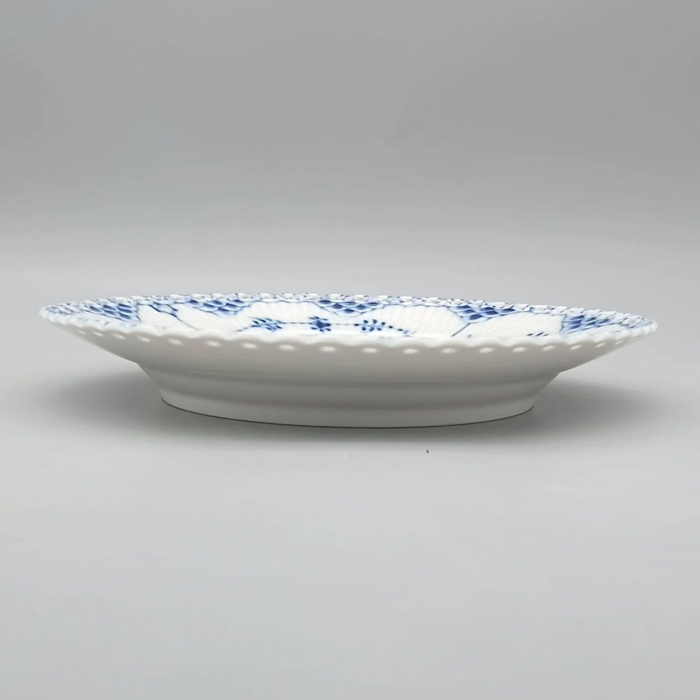 ロイヤルコペンハーゲン ブルーフルーテッド フルレース 中皿 プレート