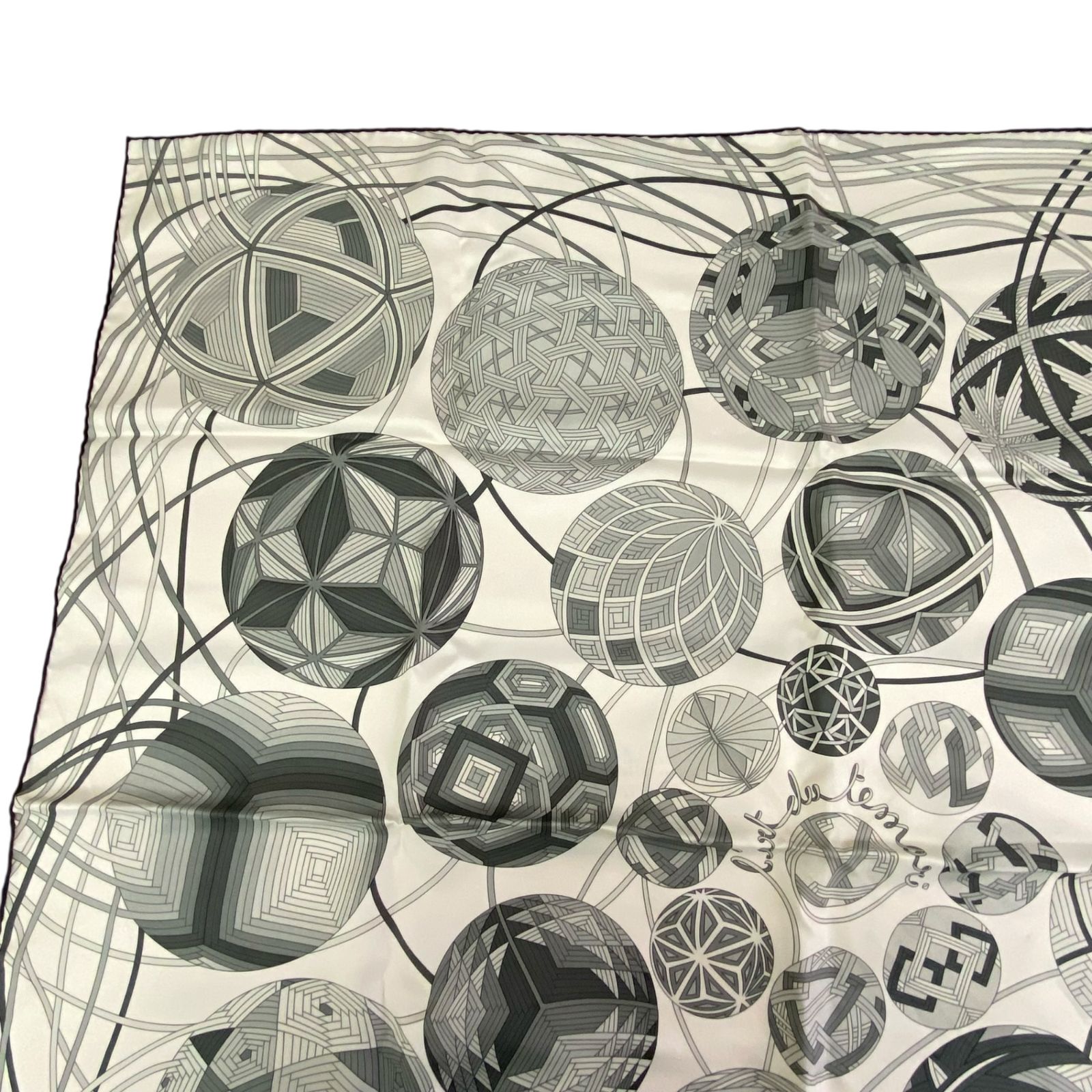 HERMES エルメス スカーフ シルク カレ90 L art du temari 手毬の宇宙 ホワイト ｘ ブラック