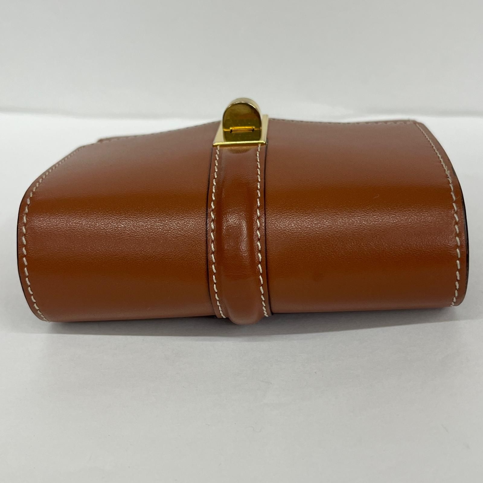 トリフォールド