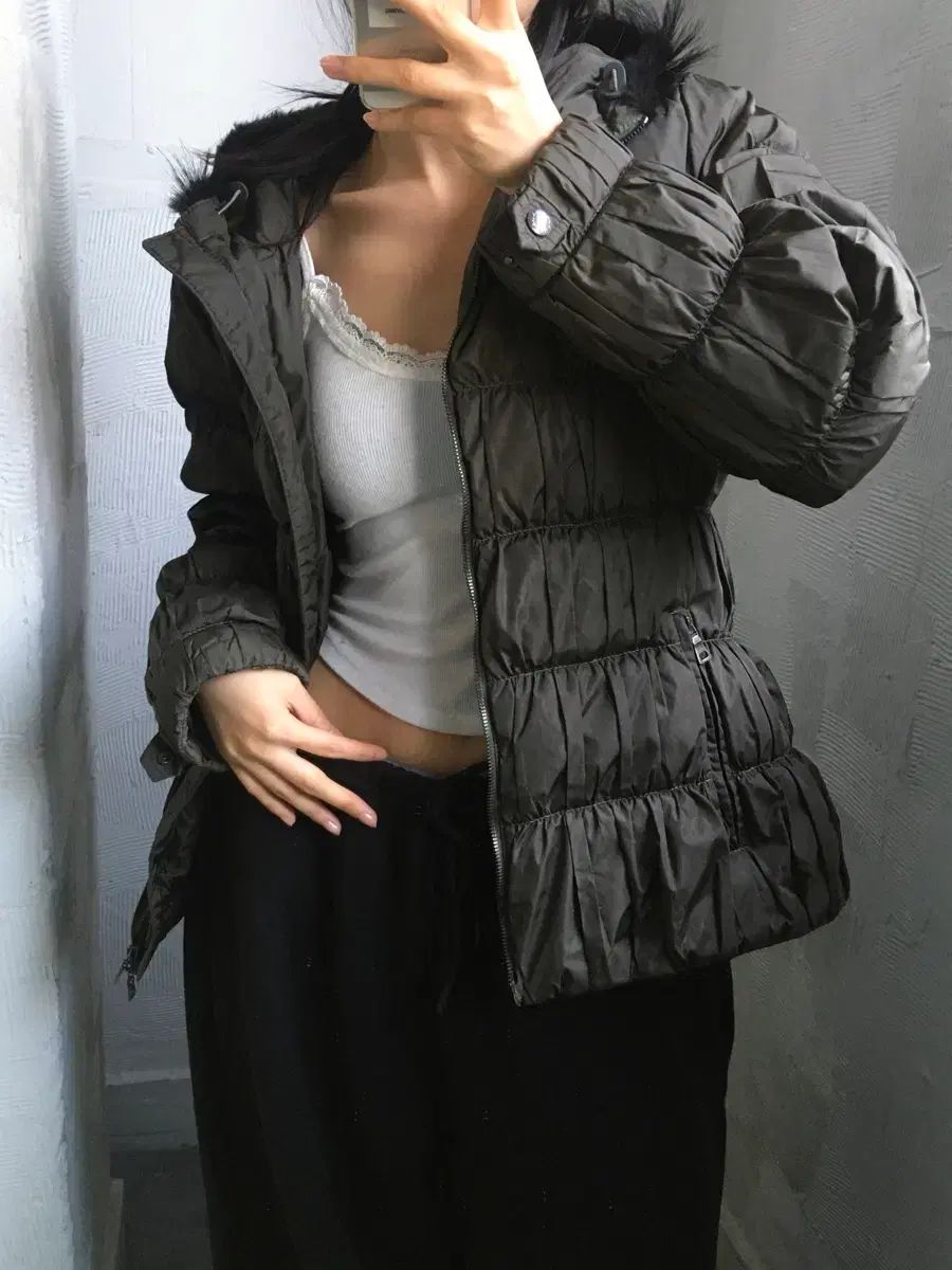 PRADA プラダ カーキ シャーリング ファー フーデッド ウィメンズ ダウン