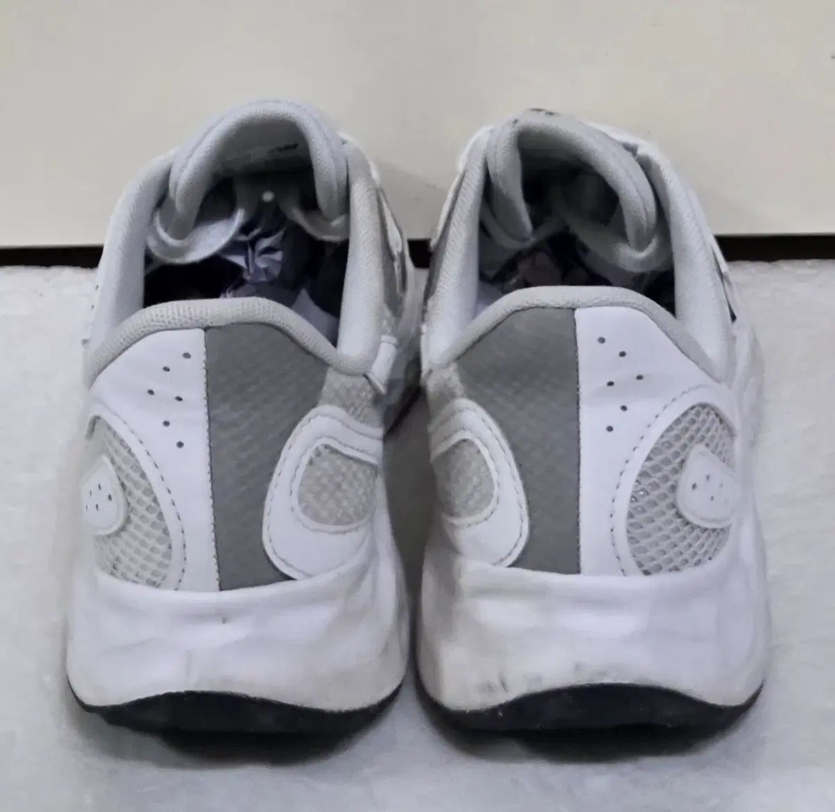 フレッシュフォーム ホワイトメタリックシルバー