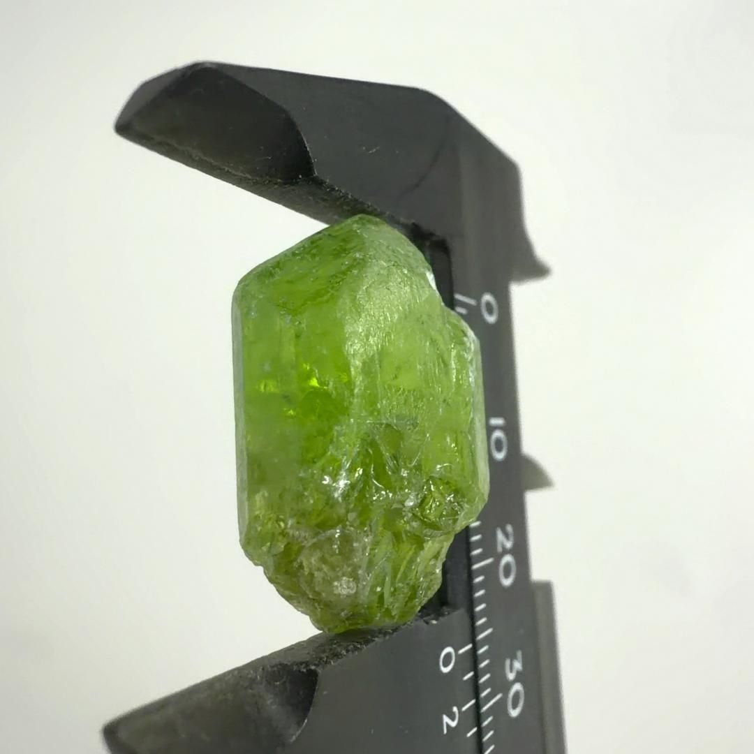  E32743 ペリドット 橄欖石 天然石 鉱物 原石 結晶 パワーストーン ナチュラル雑貨 置物 インテリア小物