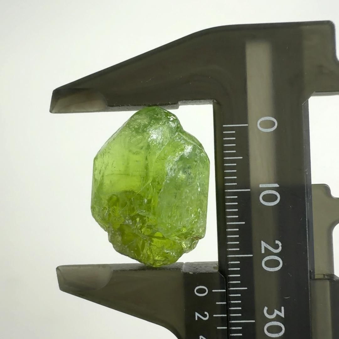 E32743 ペリドット 橄欖石 天然石 鉱物 原石 結晶 パワーストーン
