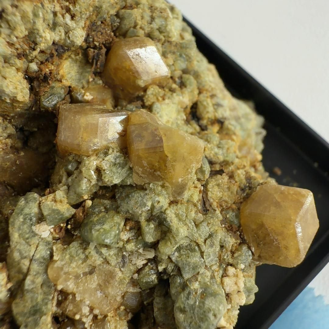 E32756】 トパゾライト ガーネット 灰鉄柘榴石 アンドラダイト 柘榴石