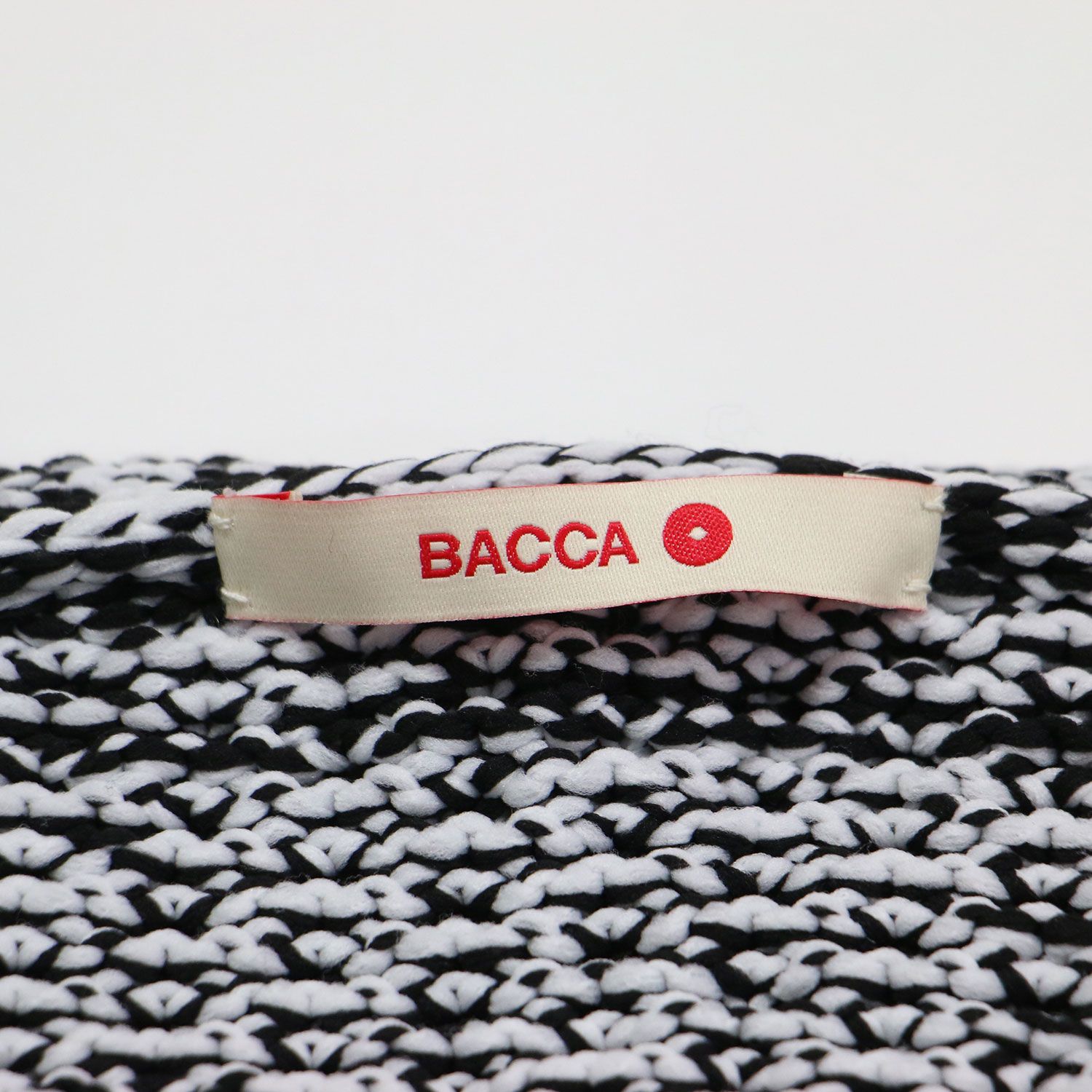 【美品】BACCA バッカ ベスト ブラック 黒 サイズ:S(9号) | 23秋冬 エコリリー Vネック ニット ベスト / プルオーバー | ショート丈 ドロップショルダー スリット ゴム ストレッチ | トップス セーター【レディース】【中古】 美品】BACCA バッカ ベスト ブラック 黒 サイズ:S(9号) | 23秋冬