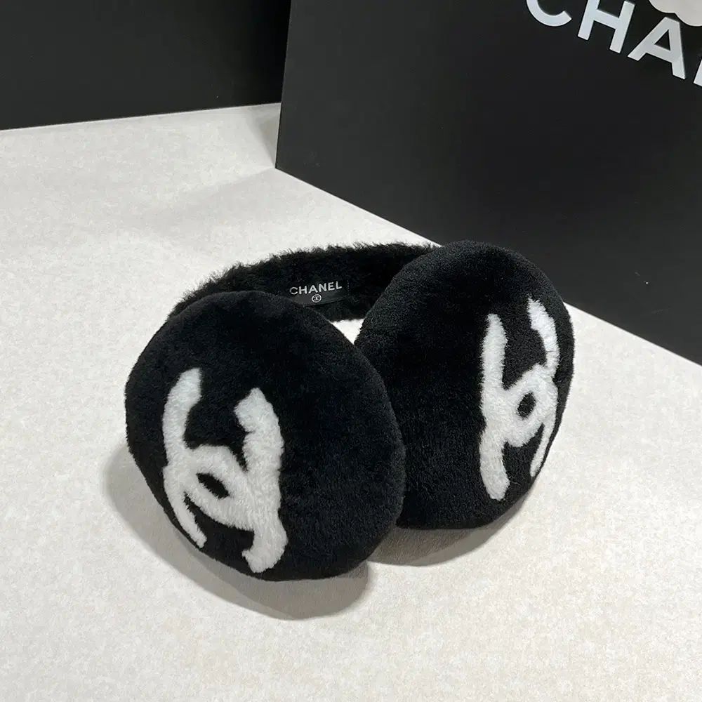 25|26 FW CHANEL シャネル イヤーマフ Shearling シアリング ラムスキン 折り畳み 耳当て ブラック