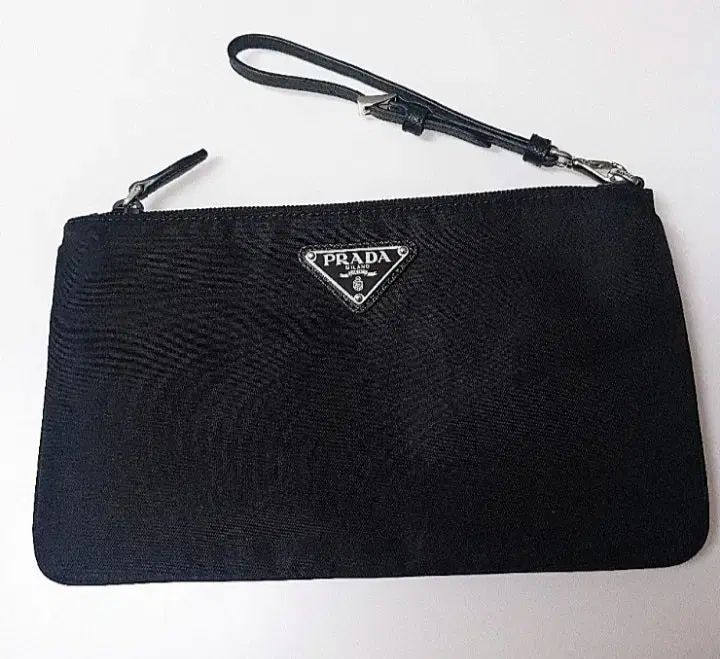 プラダ リナイロン ストラップ ポーチ