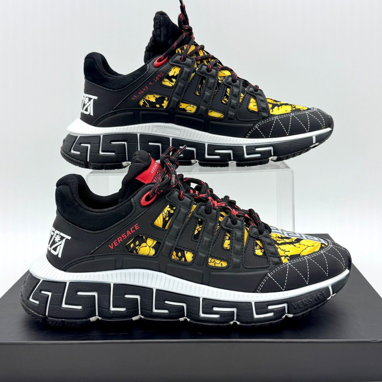  き VERSACE ヴェルサーチ スニーカー 靴 トライグレカ 42 バロッコ ブラック イエロー 黒 黄 TRIGRECA SNEAKER BAROCCO ローカット ベルサーチェ ブランド シューズ メンズ スニーカー 靴