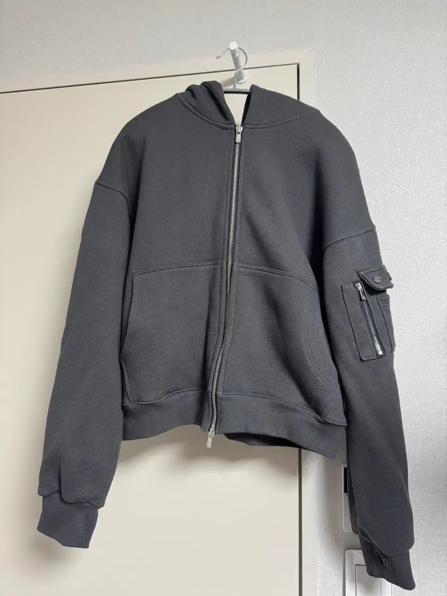1 フォグ サービス M-1 チャコール フード ジップアップ