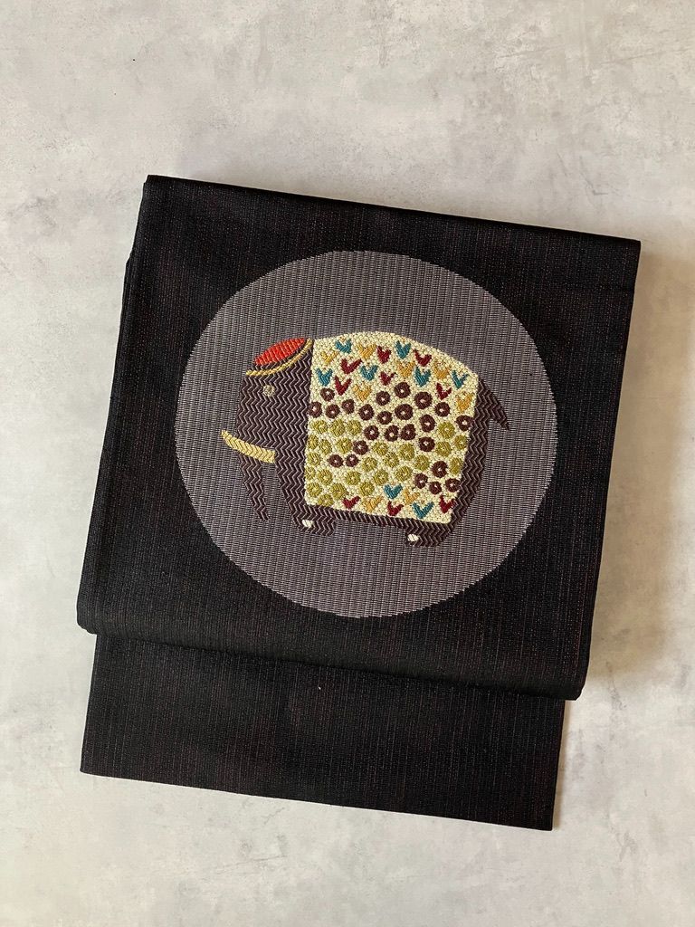 黒地 袋帯 ゾウのモダン柄 洒落感のある織り意匠 F 067